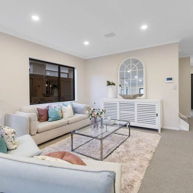 Luxurious 7BR Home, 4bathrm in Central Flat Bush - Photo 1