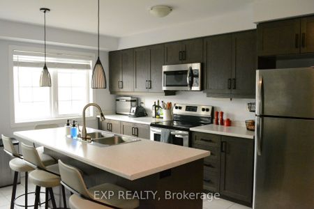 Townhouse For Lease | X8138292 - Photo 2