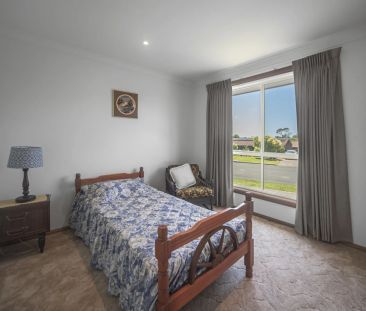 17 Helsinki Parade, Bomaderry. - Photo 1