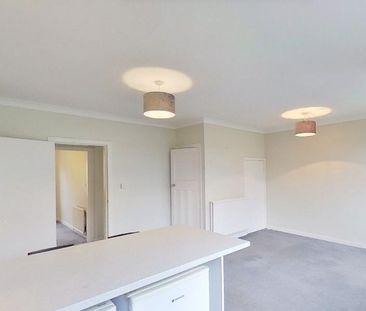 4 bedroom end of terrace house to rent - Photo 2