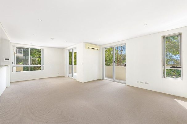 Spacious Coastal Apartment in Prime Location - Photo 1