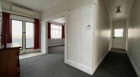 Charming 3-Bedroom Family Home for Rent in Wallaceville, Wellington - Photo 5