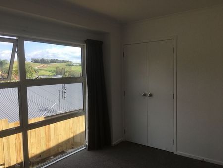 Looking for a modern low maintenance home? - Photo 2