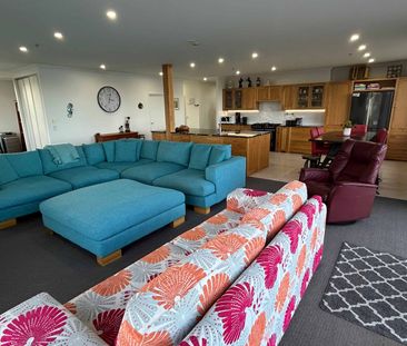 LUXURY PENTHOUSE APARTMENT OVERLOOKING THE HARBOUR - Photo 5