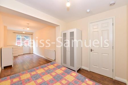 6 bedroom semi-detached house to rent - Photo 4