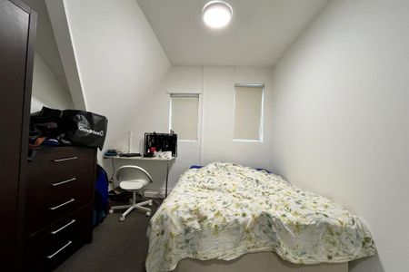 3 bedroom flat to rent - Photo 2