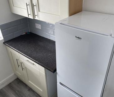 2 bedroom maisonette to rent - Photo 4