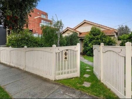 Large 5-bed House only 100m to Bentleigh station and Centre rd cafes! - Photo 5