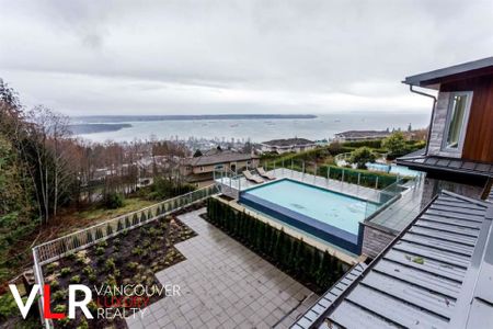 House in West Vancouver, BC - Photo 2