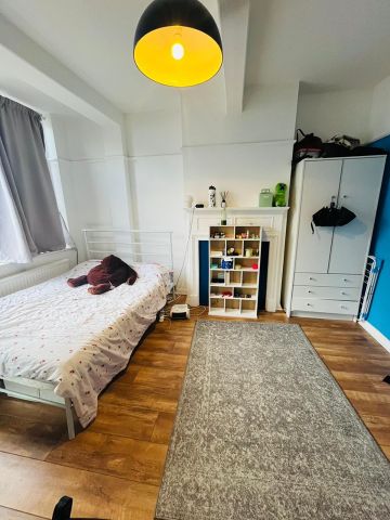 Room in a Shared House, Woodmansterne Road, SW16 - Photo 4
