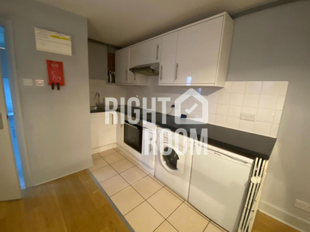 Studio Flat, Woodside Road, Wood Green, London N22 - Photo 2