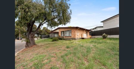 Comfort and Conveniently located Family Home! - Photo 3