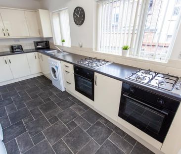 7 bedroom semi-detached house to rent - Photo 1