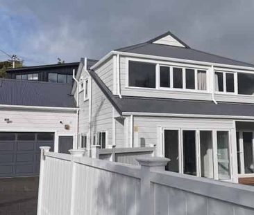 EXECUTIVE FAMILY HOME - Photo 5