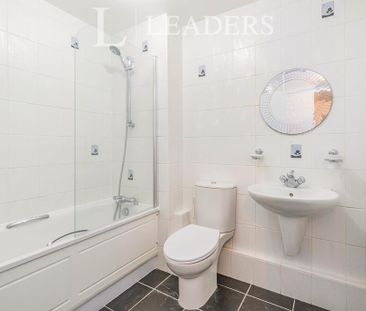 2 bedroom flat to rent - Photo 3