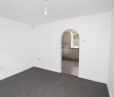 House - Terraced For Rent Tyntyla Road, Pentre - Photo 1