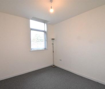 3 bedroom flat to rent - Photo 5