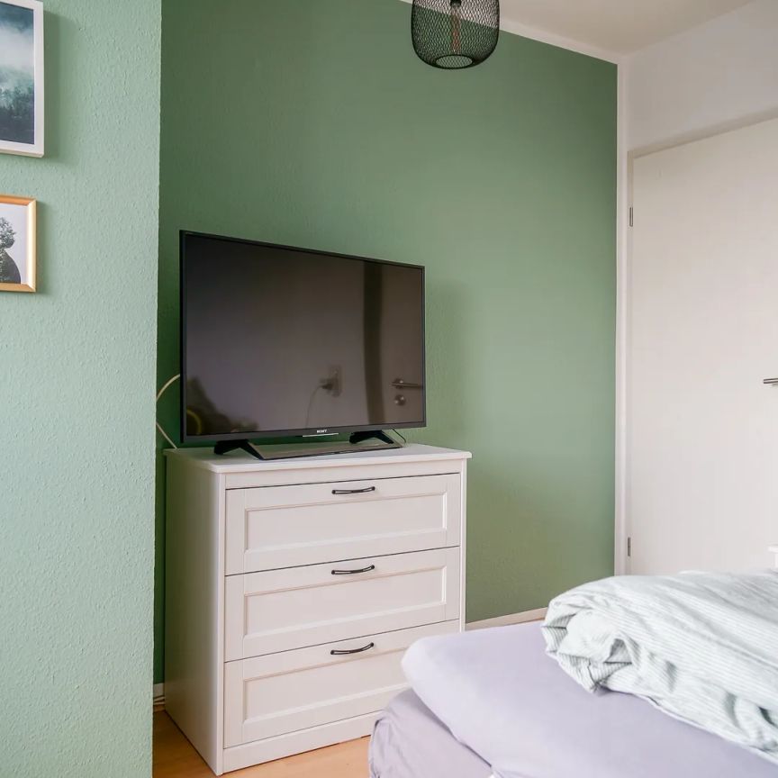 Mit Blick in die Ferne und Wohlfühlgarantie: Ideal geschnittene 3-Zimmer Wohnung mit Einzelgarage! - Foto 1