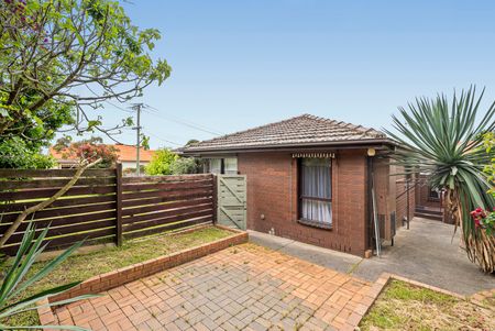 22 Nevis Street, Camberwell VIC 3124 - House For Rent | Domain - Photo 2
