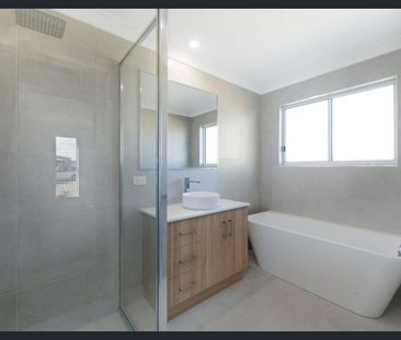 11 Fraser Avenue, Innes Park, Qld 4670 - Photo 5