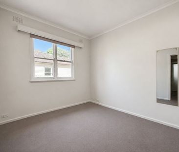3 Bedrooms, Multiple Living Zones - 8 Month Rental - Photo 5