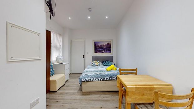 Studio to rent - Photo 1
