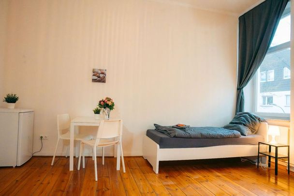 Dein 20qm All-Inclusive Room! Highspeed-WLAN, eigener TV & Balkon - Foto 1