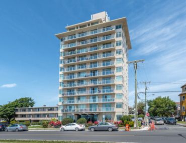 Seaview Towers Apartments | 450 Dallas Road, Victoria - Photo 1