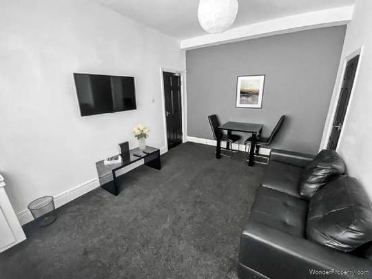 4 bedroom property to rent in Salford - Photo 1