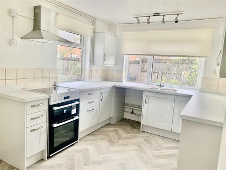 4 bedroom detached house to rent - Photo 4