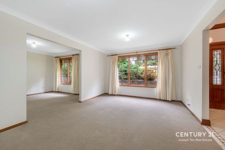 Spacious Family Home in Oakhill Estate&comma; Castle Hill - Photo 2