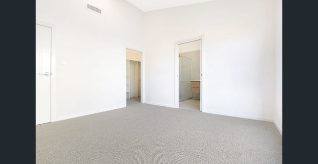 Luxury Coastal Living – Brand New Three-Bedroom Townhouse Moments from Fairy Meadow Beach - Photo 1