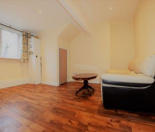 1 bedroom Flat in Flat 4, Leeds - Photo 4