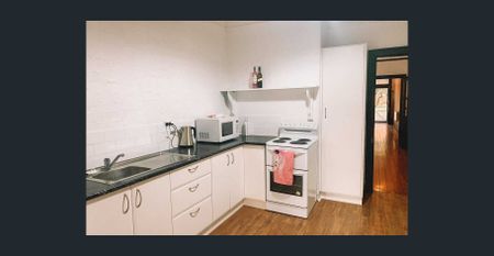 Stylish Three-Bedroom Home in Prime Richmond Location! - Photo 5