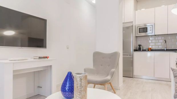 1-bedroom apartment for rent in Universidad, Madrid - Photo 1