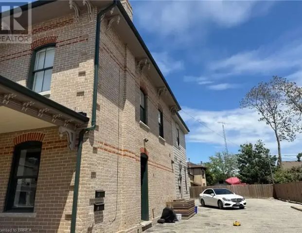 167 BRANT Avenue | 167 BRANT Avenue, Brantford - Photo 1