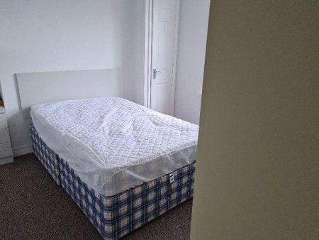 4 bedroom terraced house to rent - Photo 5