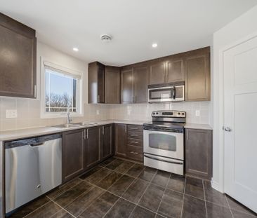 For Lease - 462 Leboutillier Avenue, Overbrook - Castleheights and ... - Photo 2