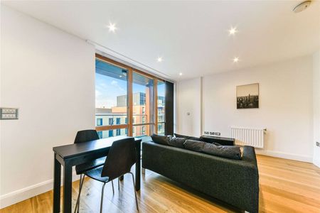 A brilliantly light and airy studio apartment situated on the 2nd floor of this striking development, located in this peaceful yet thriving area of London. - Photo 2