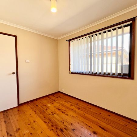 Neat and Tidy Villa in Great Location! - Photo 3