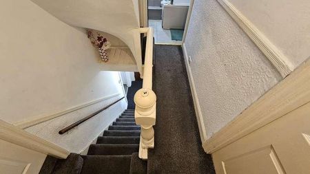 Knowle Avenue, Burley, Leeds, LS4 - Photo 4