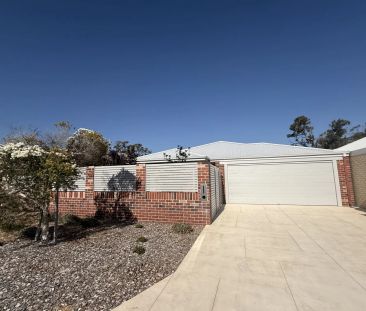 Stylish Family Living in a Sought-After Location - Photo 6