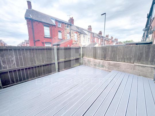 3 bedroom end of terrace house to rent - Photo 1