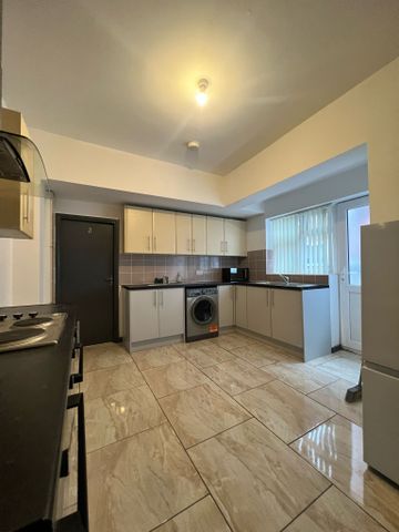 Harefield Road Room 6 - Photo 4