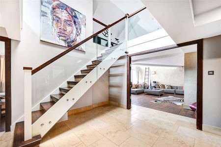 A sensational four bedroom penthouse apartment for short term let. - Photo 3