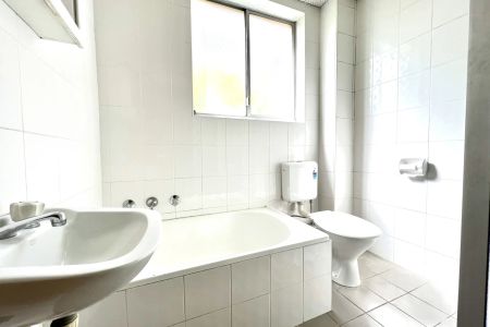 Spacious Two Bedroom Unit - Photo 5