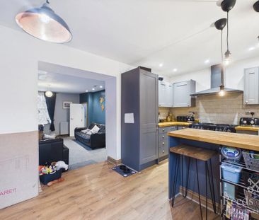 3 bedroom end of terrace house to rent - Photo 5