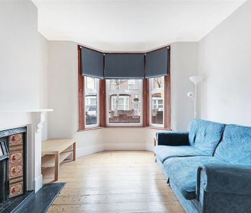 3 bedroom end of terrace house to rent - Photo 2