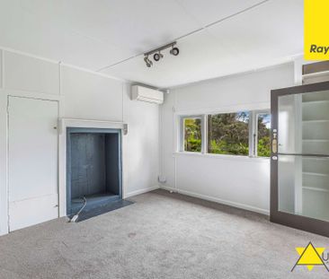 Two Bedroom, One Bathroom in Titirangi! Lawns and Gardens Included! - Photo 6