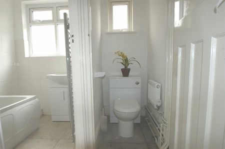 Room 3, 27A, Marlowes, HP1 1LA, Hemel Hempstead - Photo 5